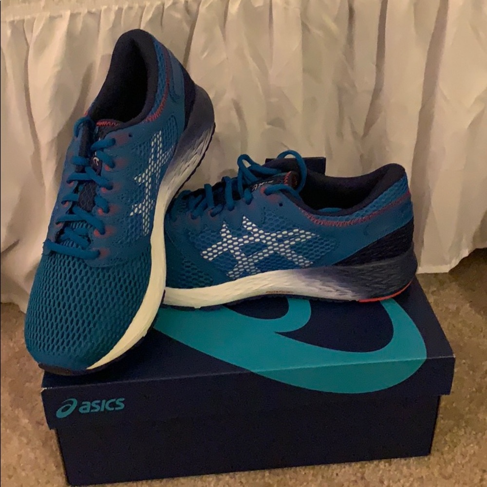 Asics RoadHawk FF2 BRAND NEW